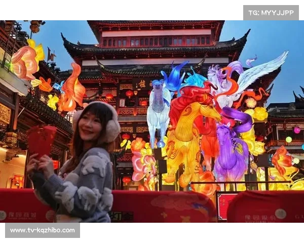 上海豫园灯会点亮海派年味,非遗灯彩与数智光影融合吸引全民参与 上海豫园灯会点亮海派年味,非遗灯彩与数智光影融合吸引全民参与